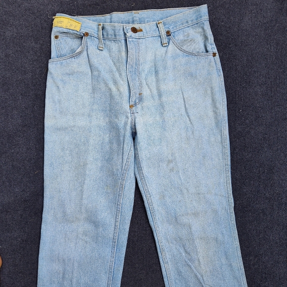 Vintage Light Wash Wrangler Jeans - Picture 3 of 8